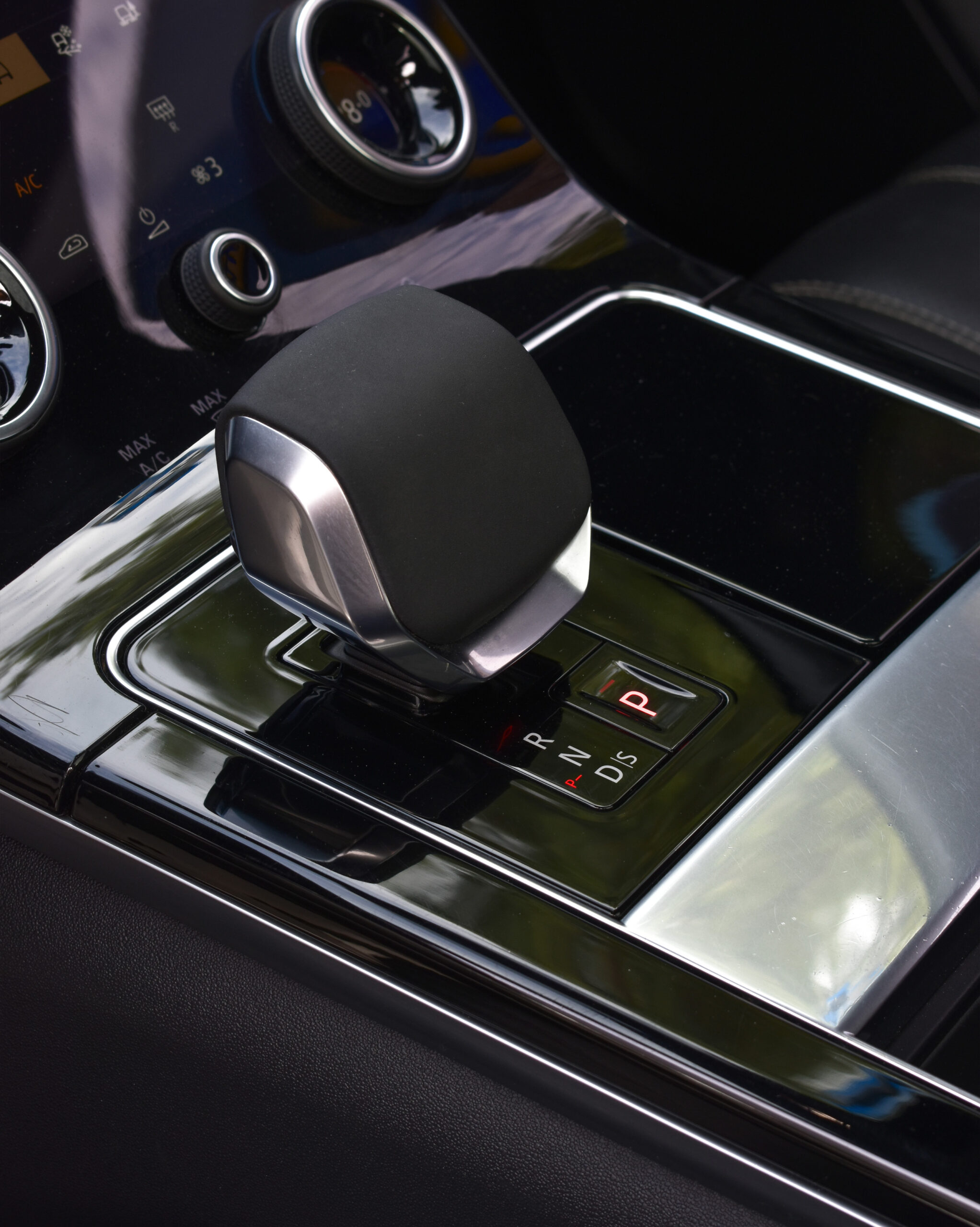 LAND ROVER RANGE ROVER VELAR S R-DYNAMIC 2023