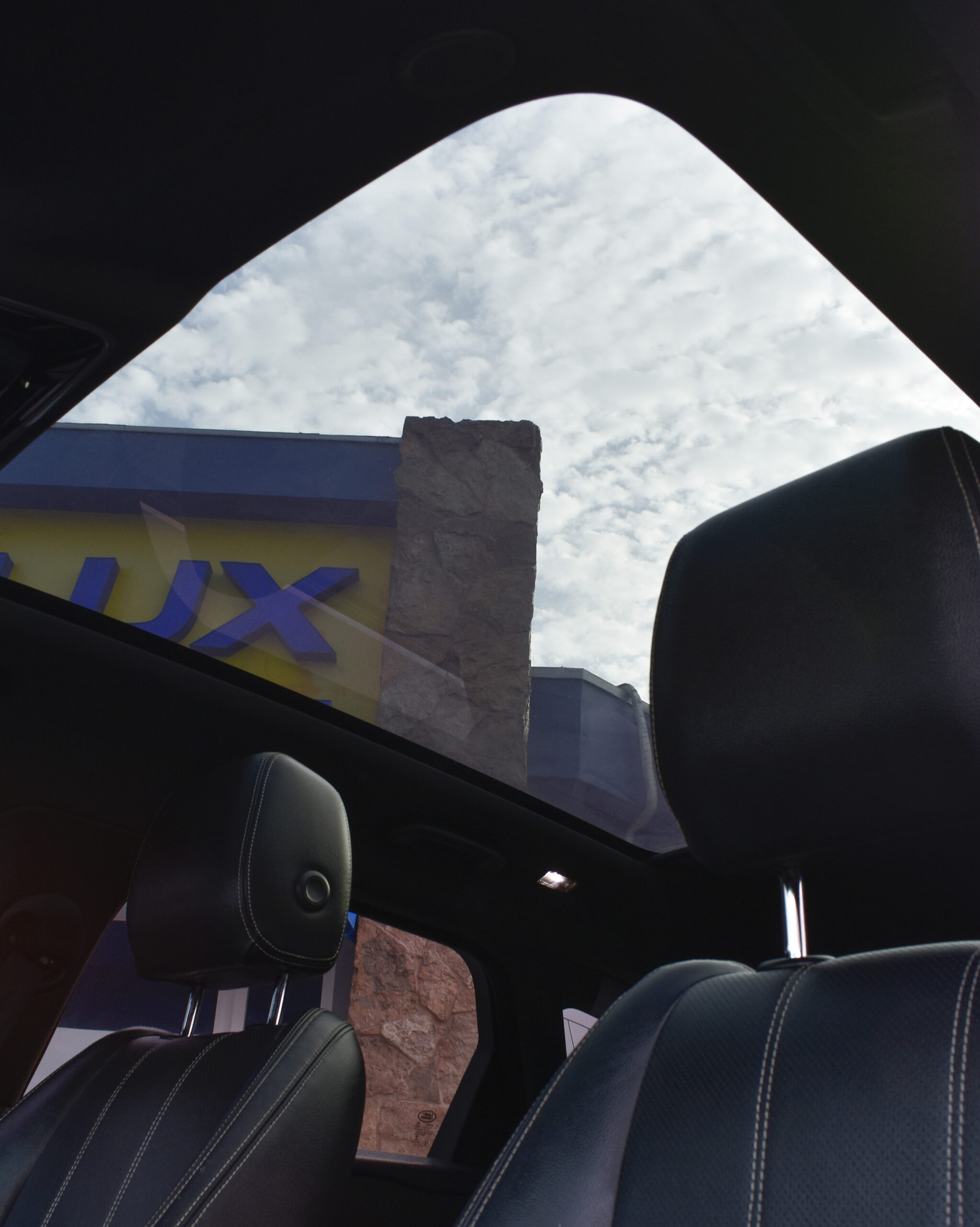 LAND ROVER RANGE ROVER VELAR S R-DYNAMIC 2023