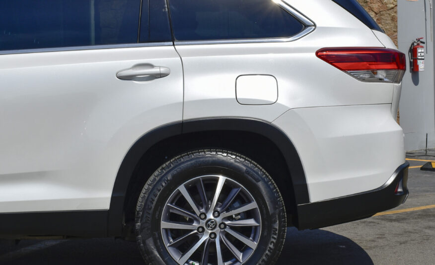TOYOTA HIGHLANDER XLE 2019