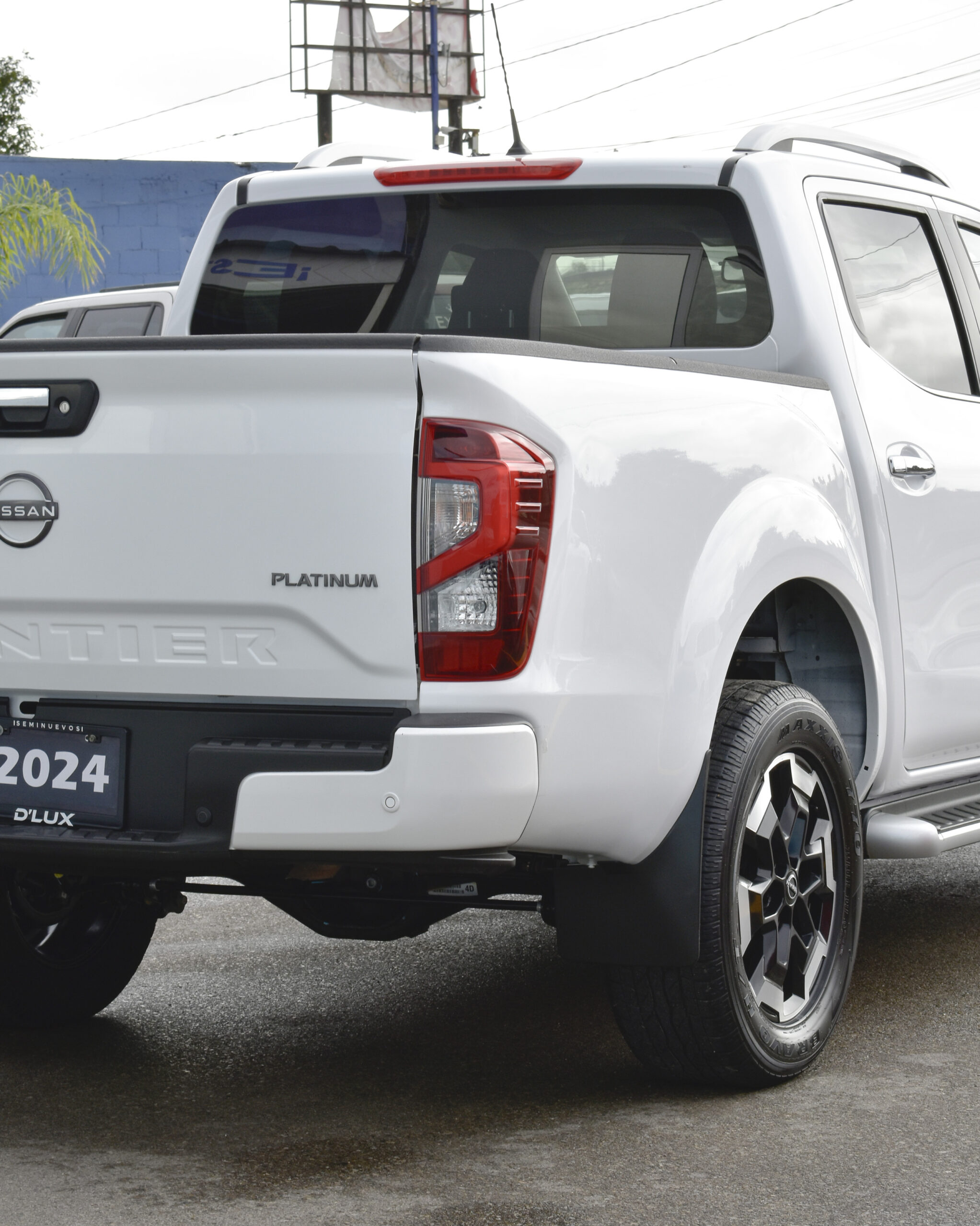 NISSAN FRONTIER PLATINUM 2024