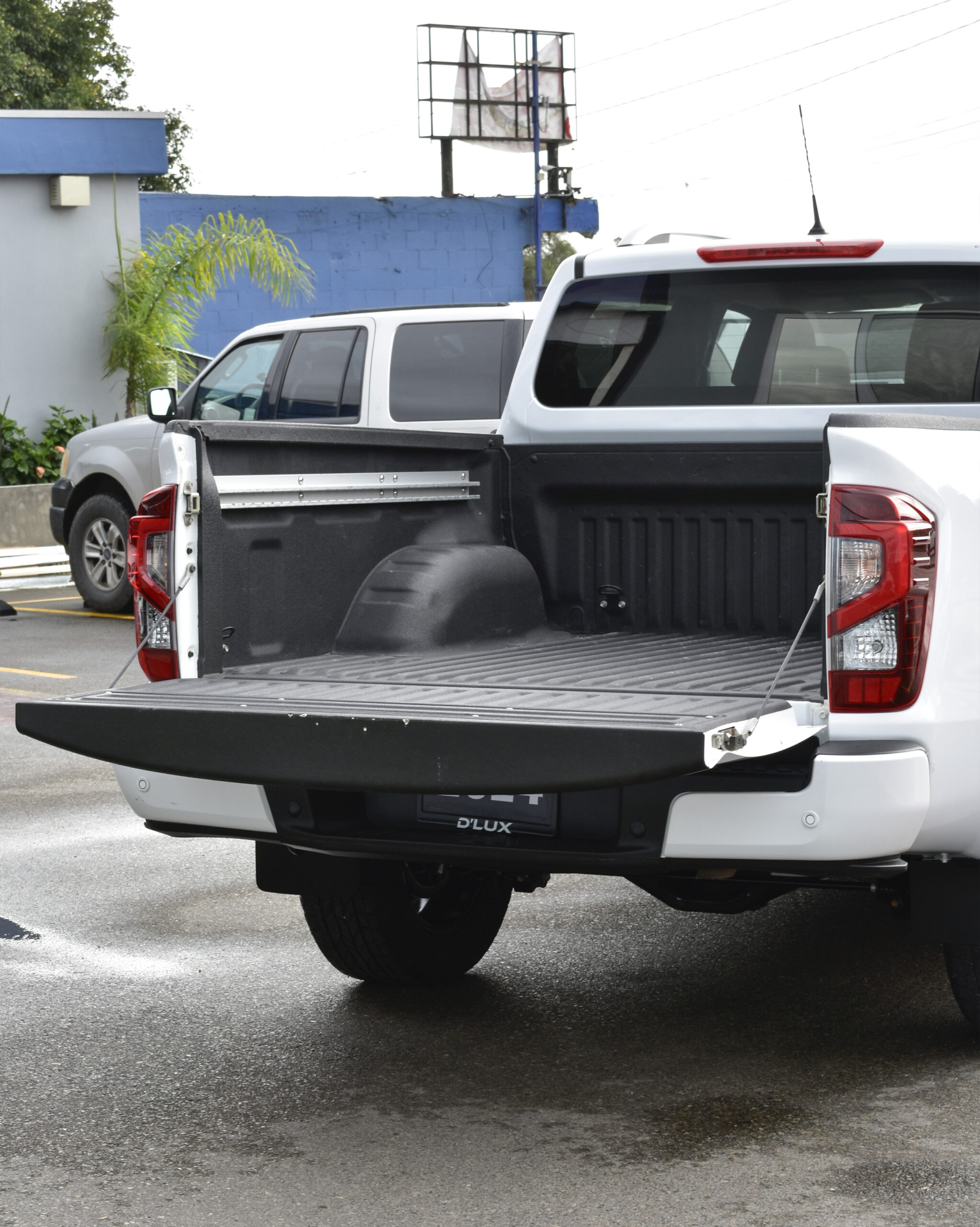 NISSAN FRONTIER PLATINUM 2024