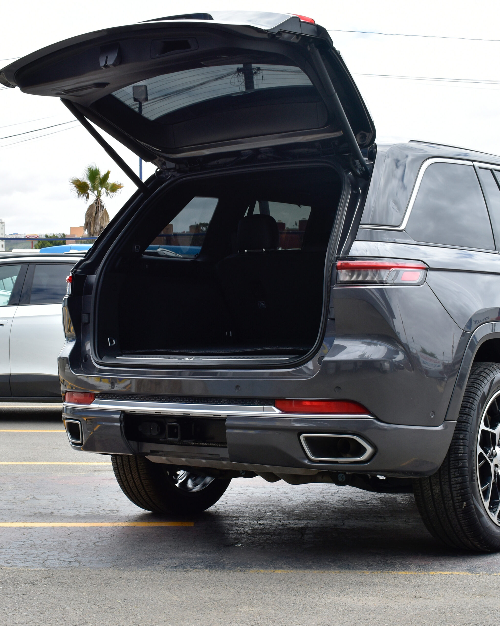 JEEP GRAND CHEROKEE SUMMIT 2023