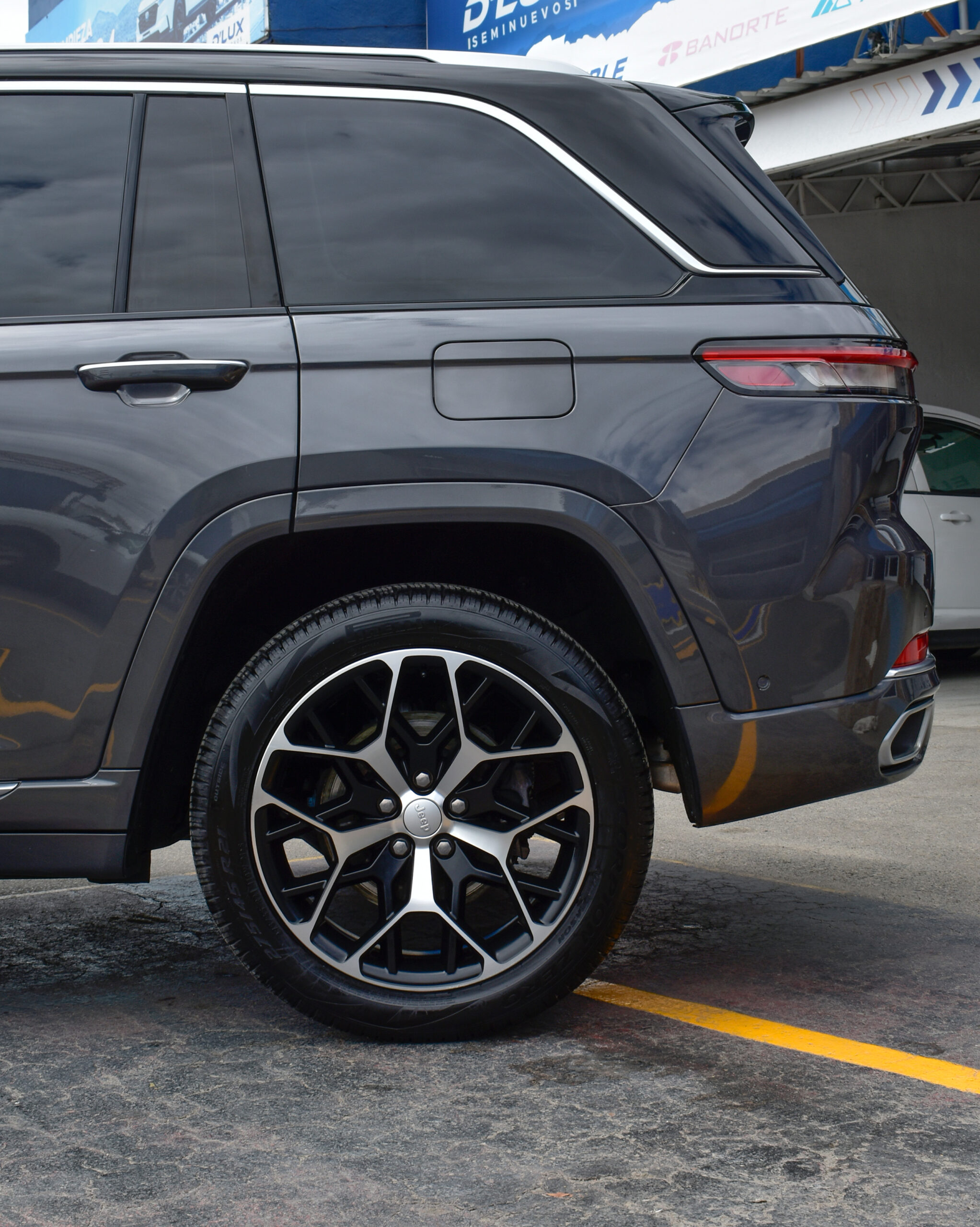 JEEP GRAND CHEROKEE SUMMIT 2023