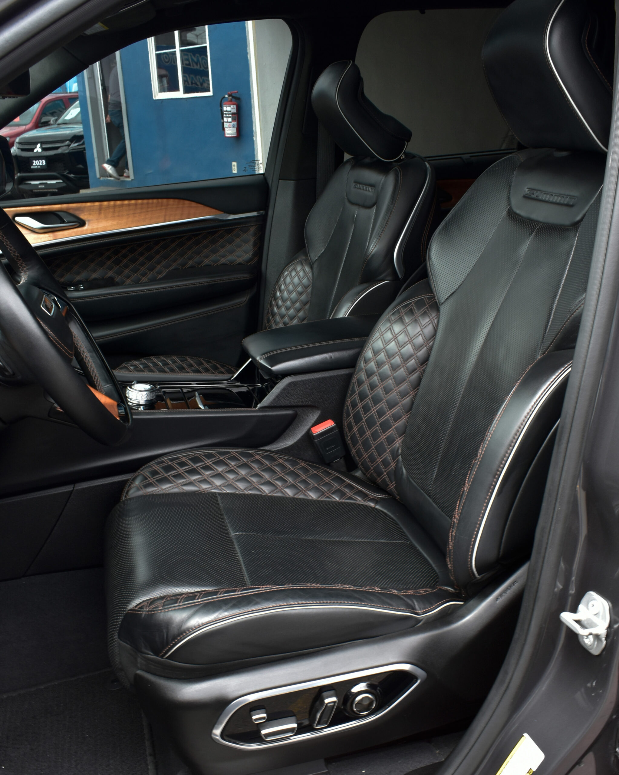 JEEP GRAND CHEROKEE SUMMIT 2023