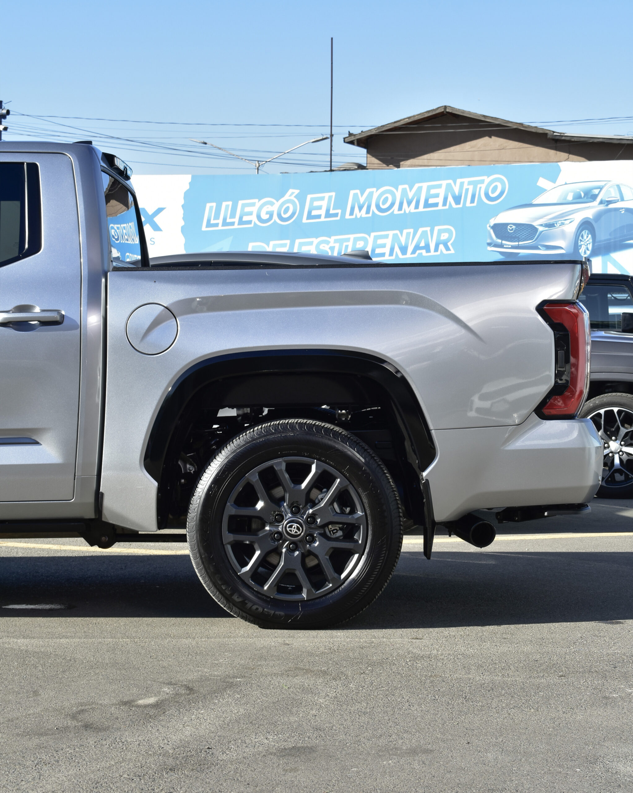 TOYOTA TUNDRA PLATINUM 2025