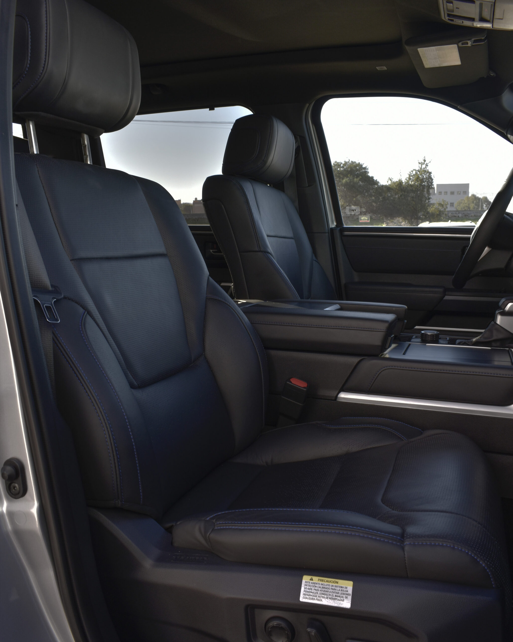 TOYOTA TUNDRA PLATINUM 2025