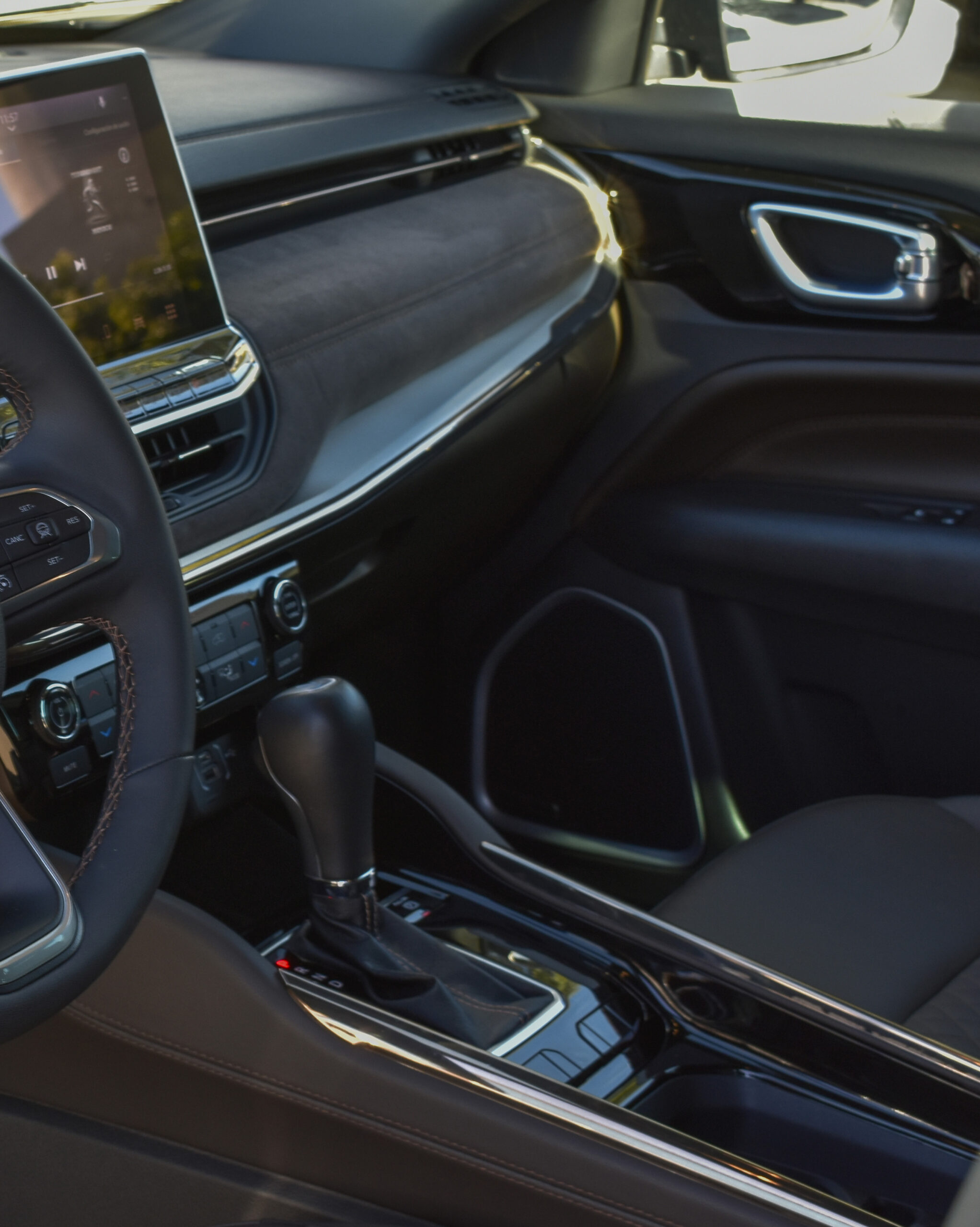 JEEP COMMANDER OVERLAND 2025