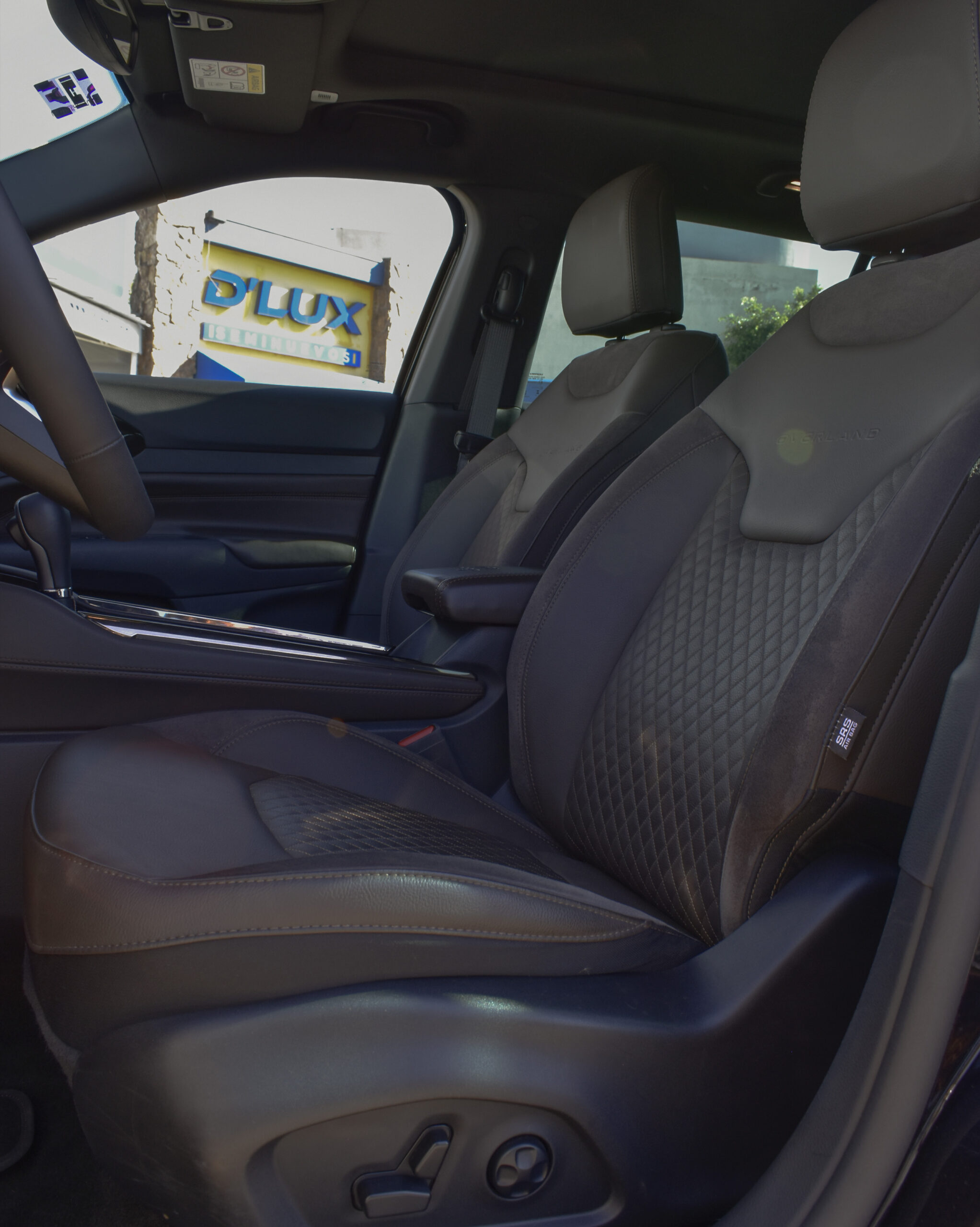 JEEP COMMANDER OVERLAND 2025