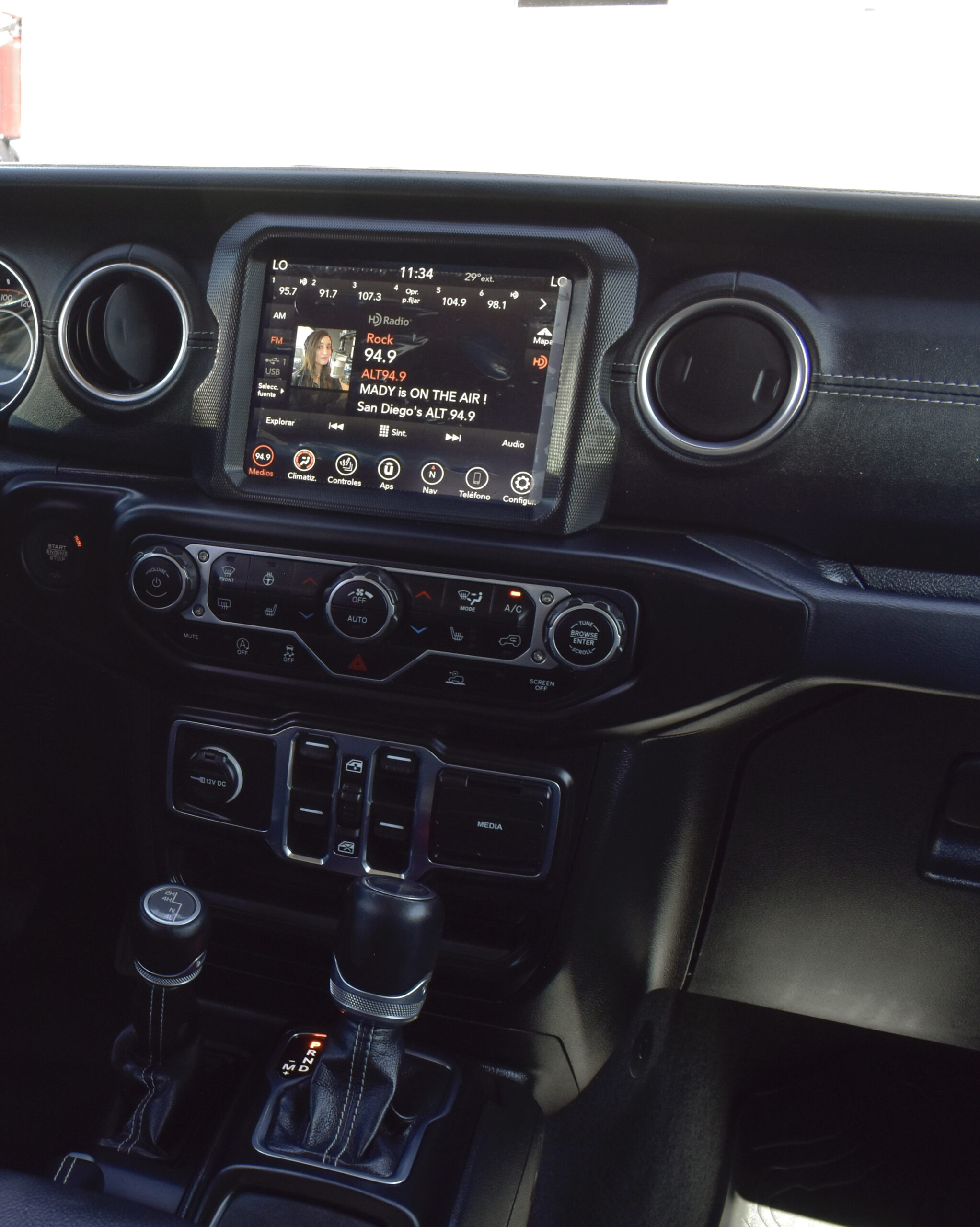 JEEP WRANGLER UNLTD SAHARA 2023