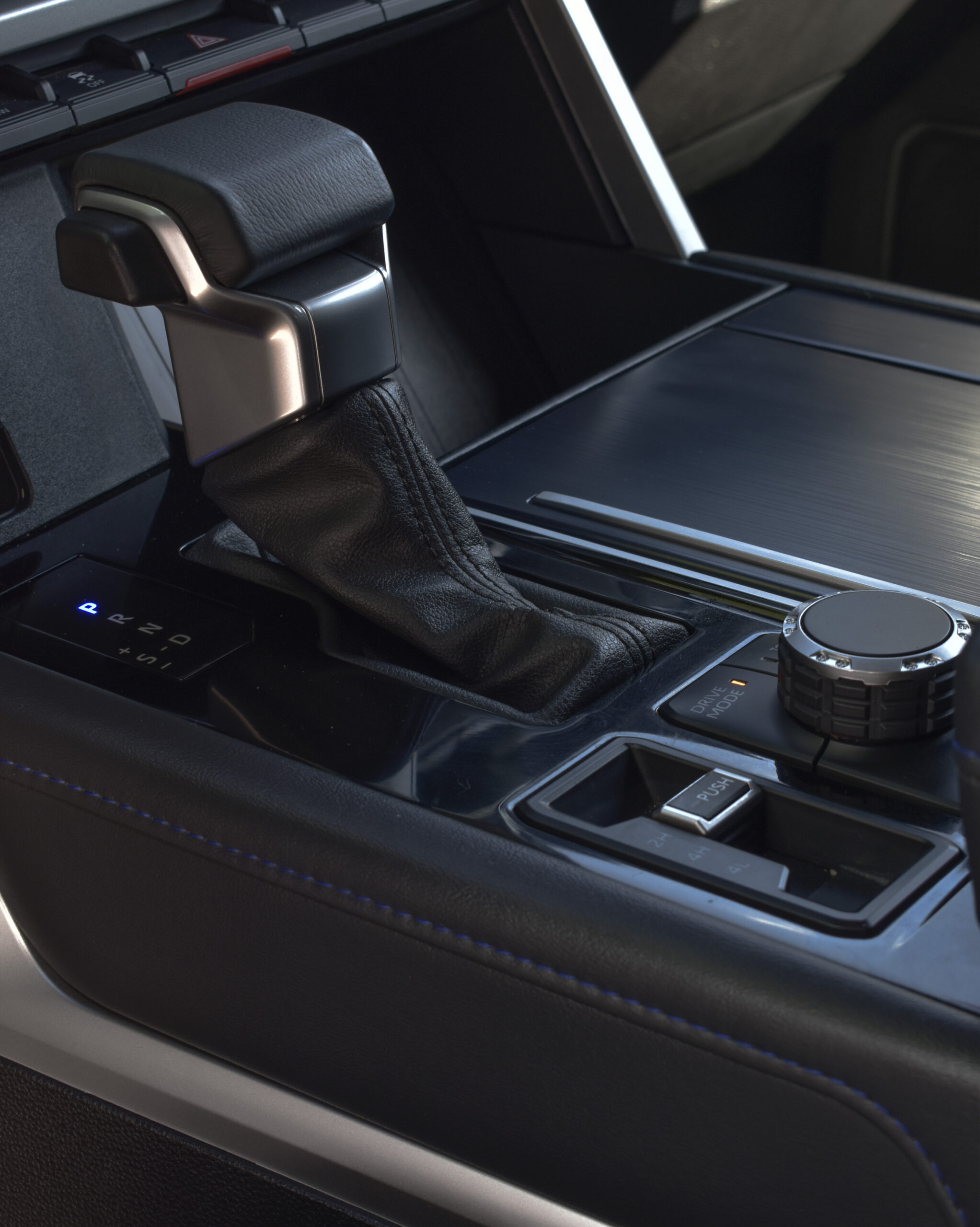 TOYOTA SEQUOIA PLATINUM 2024