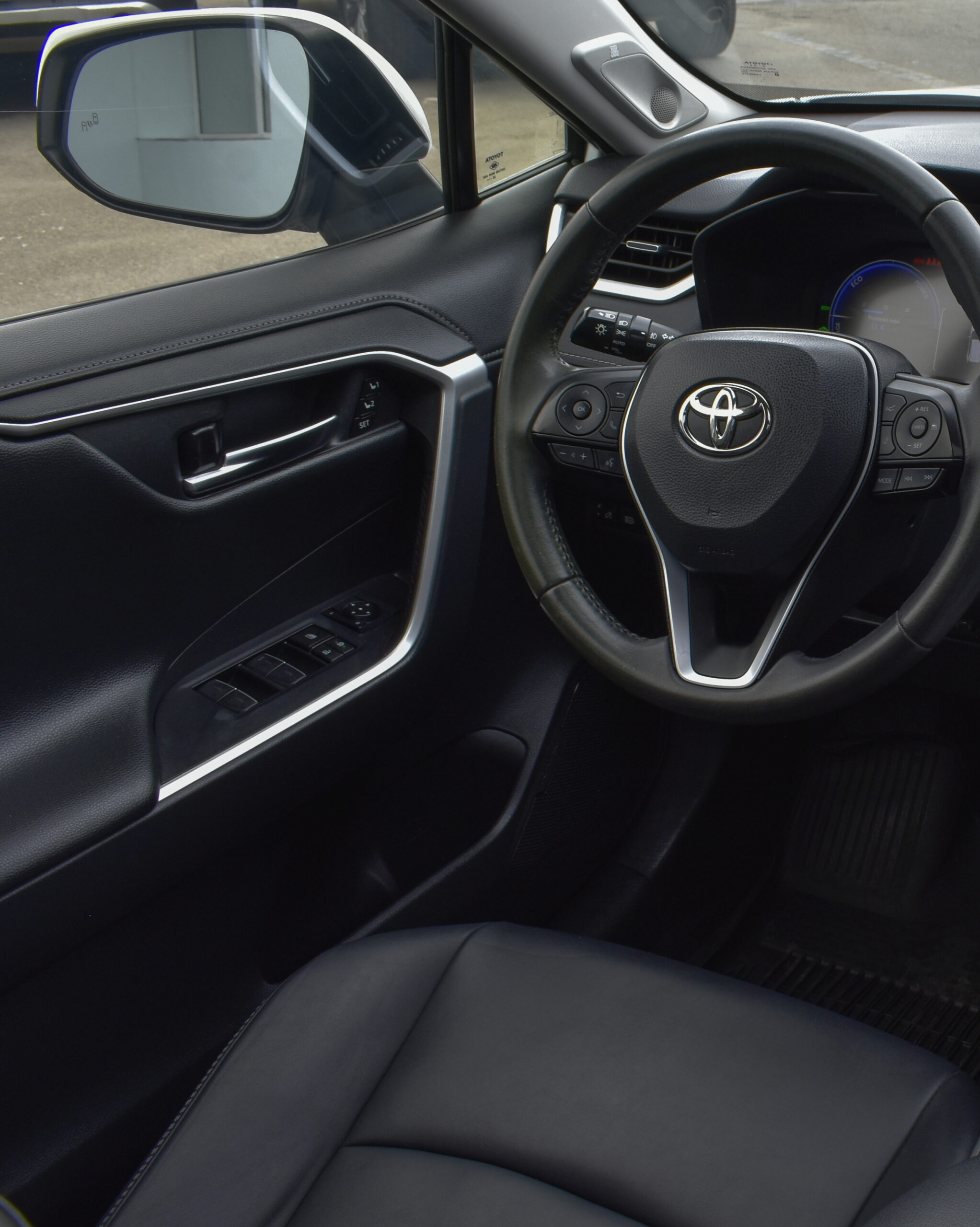 TOYOTA RAV4 LIMITED HV 2023