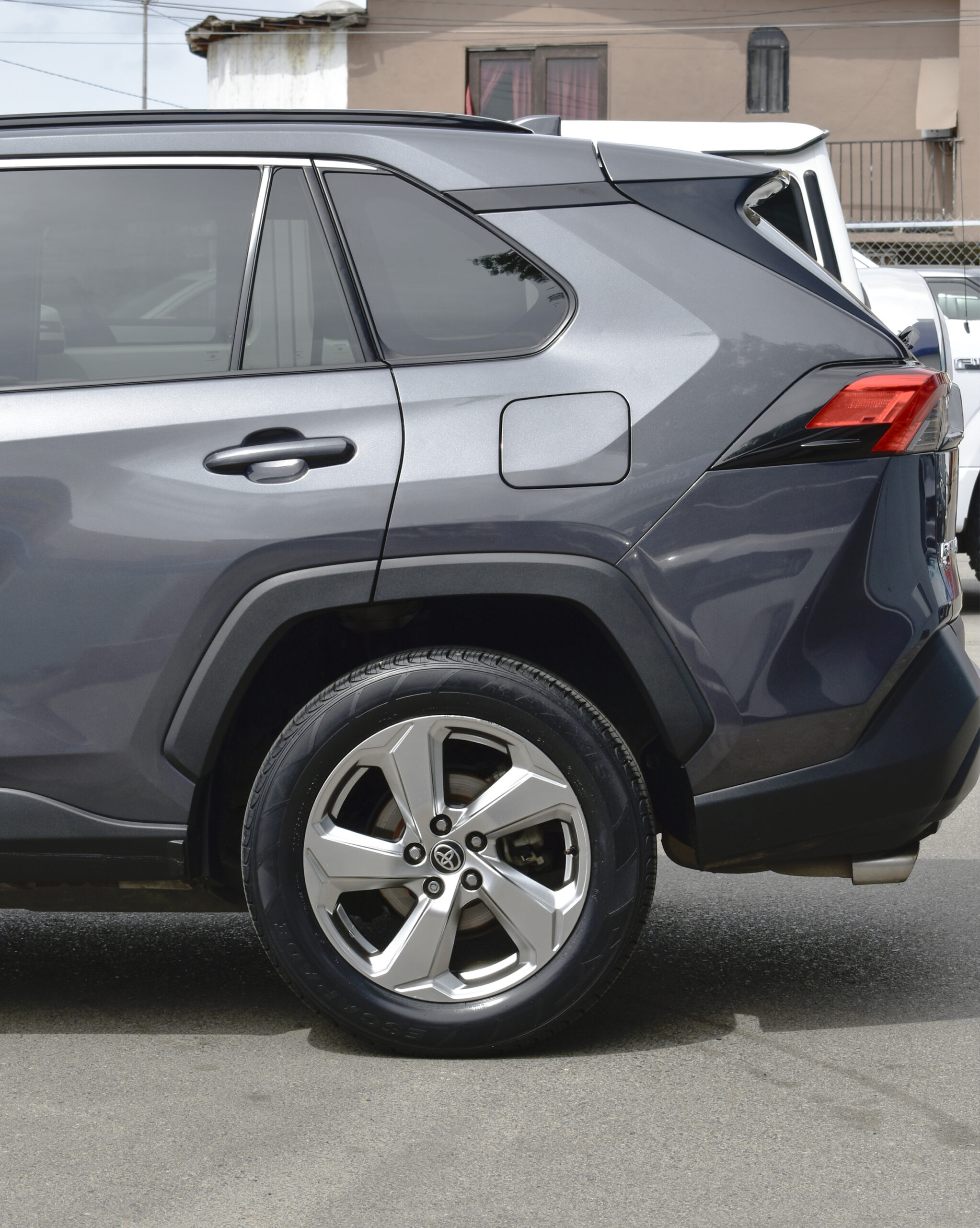 TOYOTA RAV4 XLE 2021