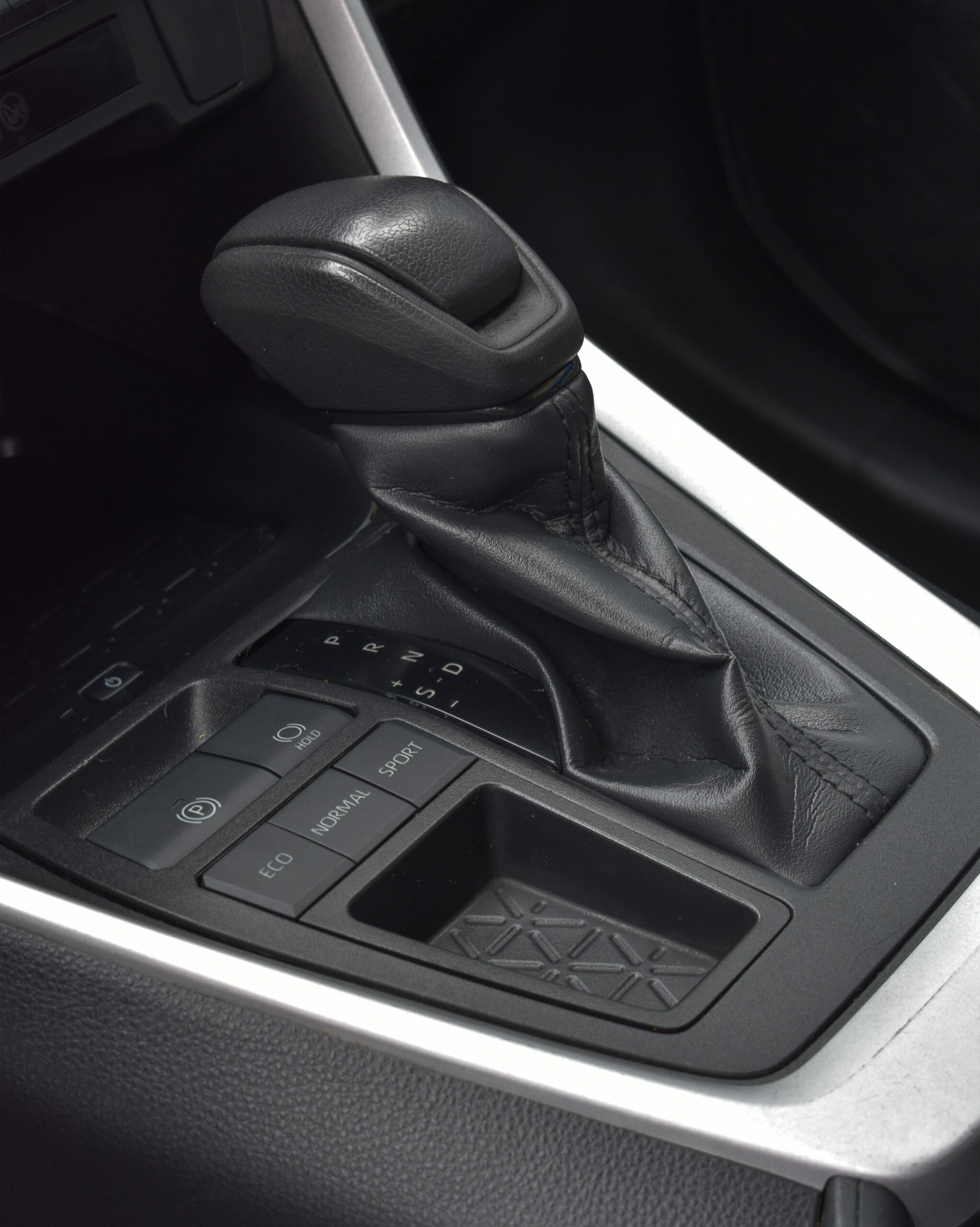 TOYOTA RAV4 XLE 2022