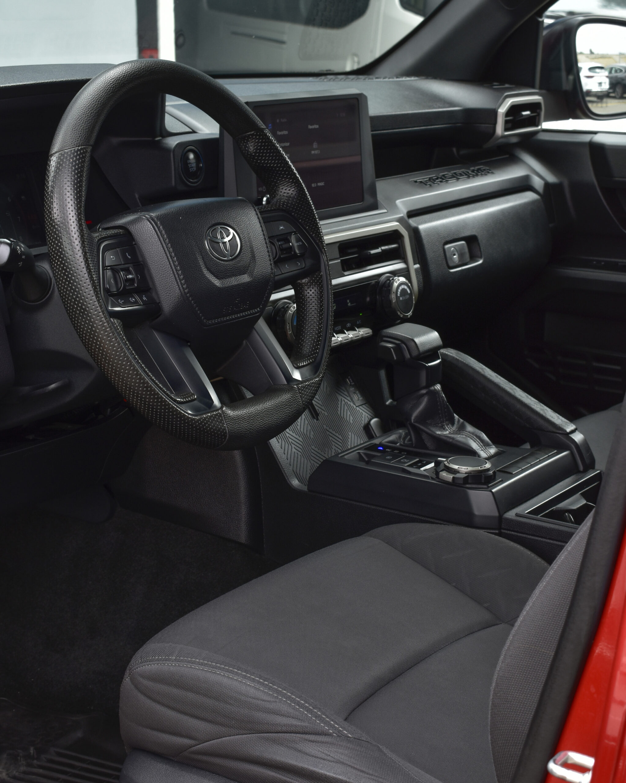 TOYOTA TACOMA SR 4X4 2024