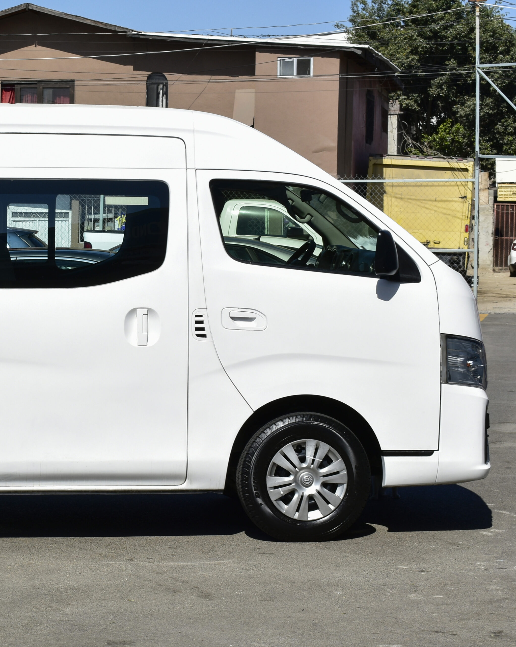 NISSAN URVAN 12 PASAJEROS 2023