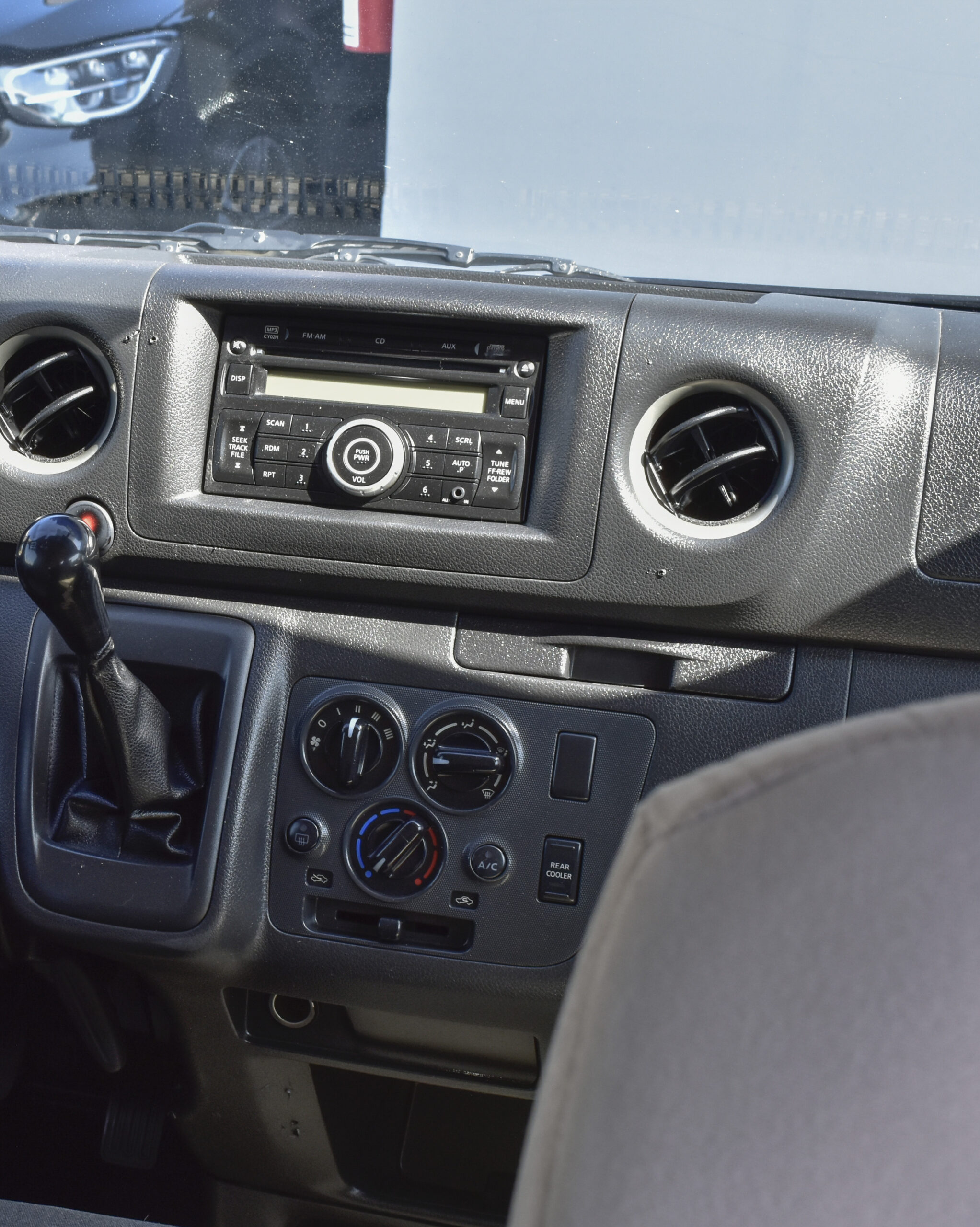 NISSAN URVAN 12 PASAJEROS 2023