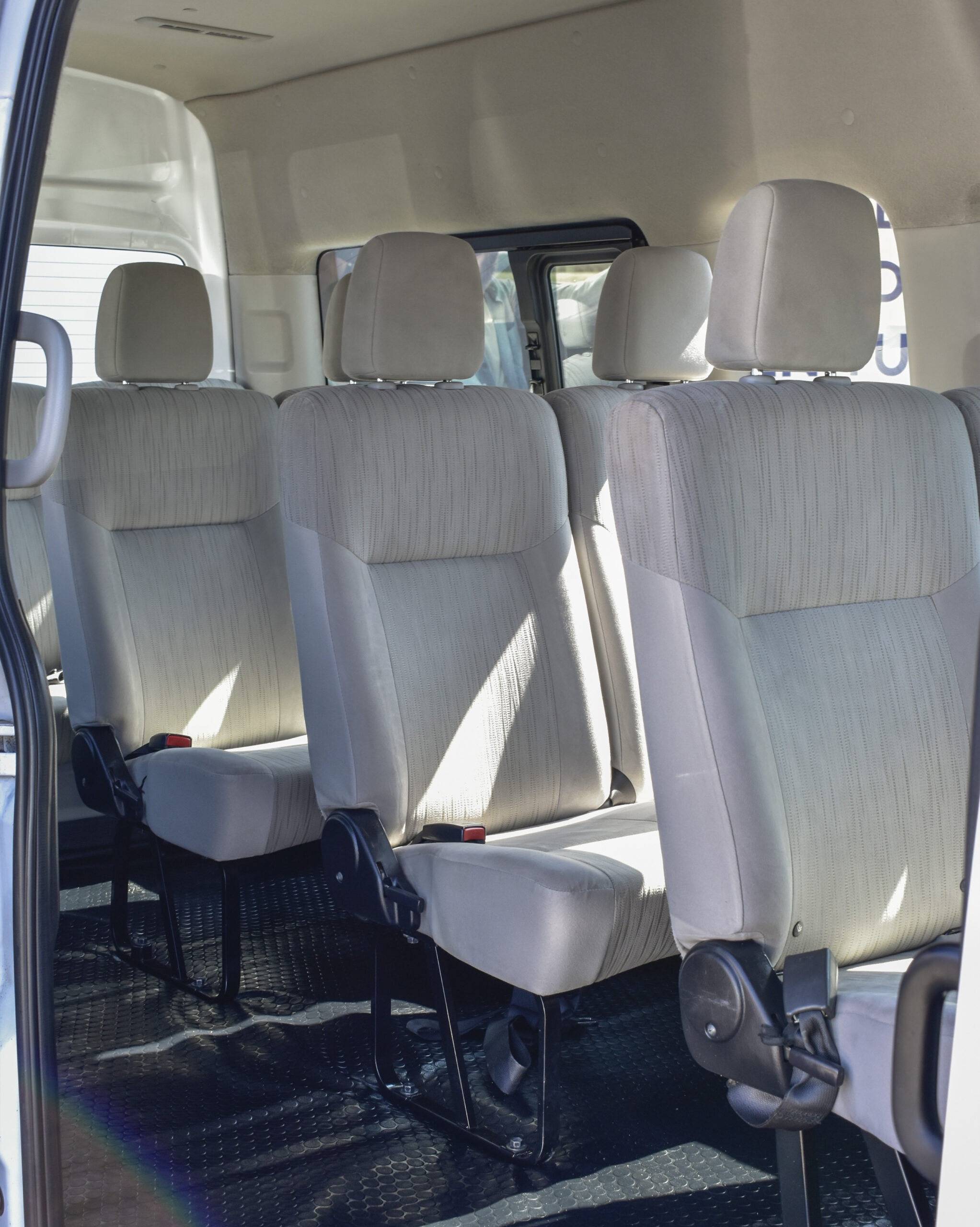 NISSAN URVAN 12 PASAJEROS 2023