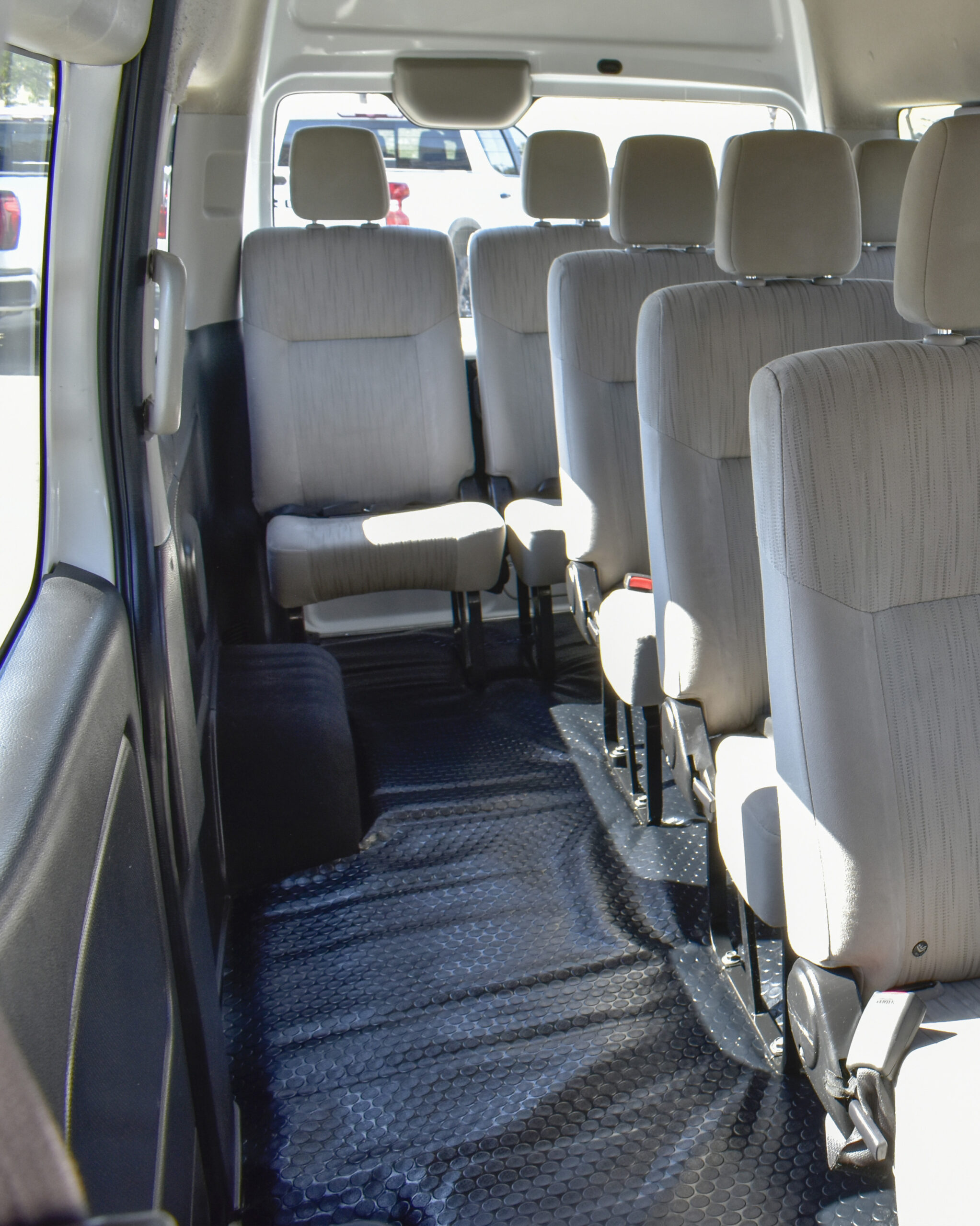 NISSAN URVAN 12 PASAJEROS 2023