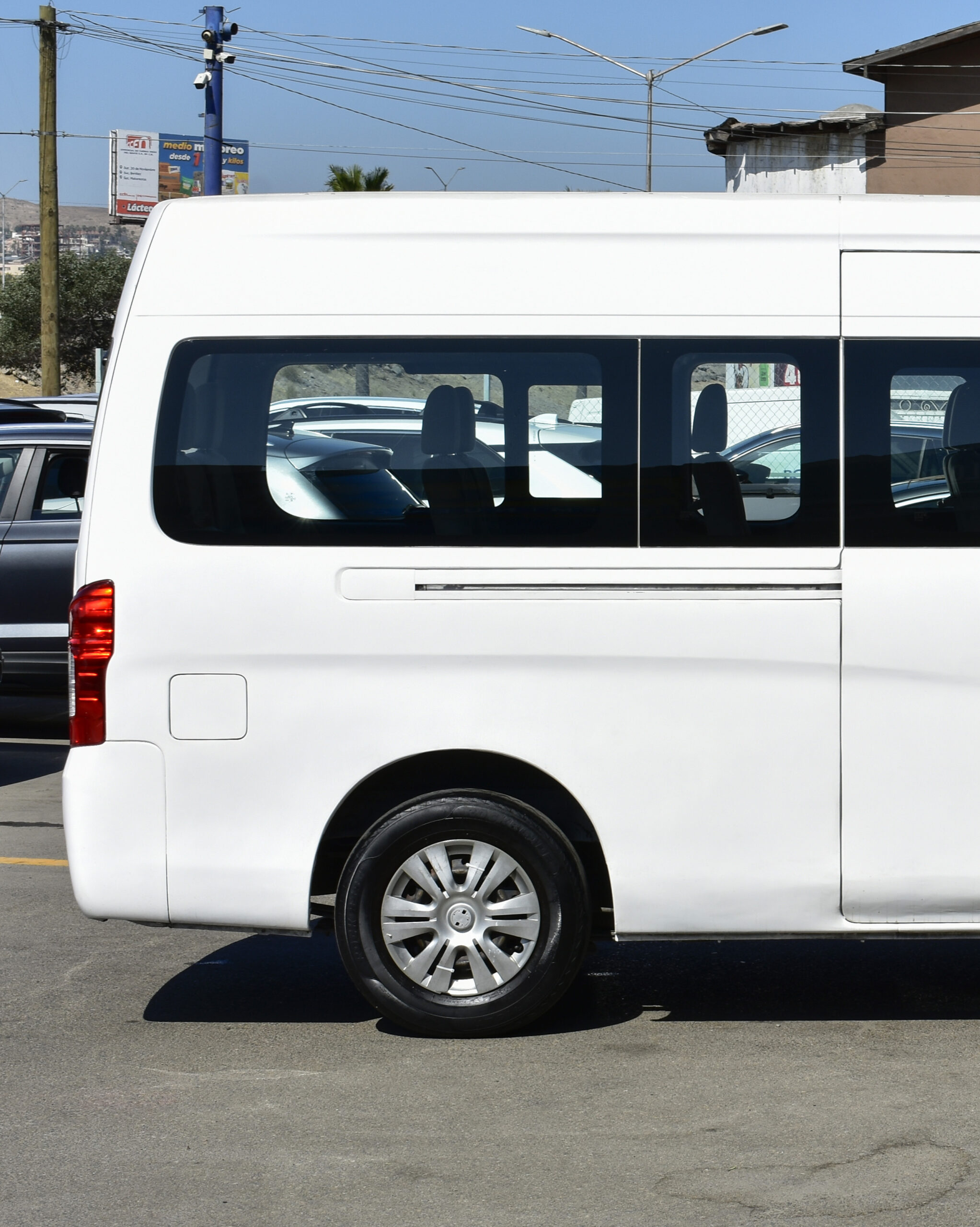 NISSAN URVAN 12 PASAJEROS 2023
