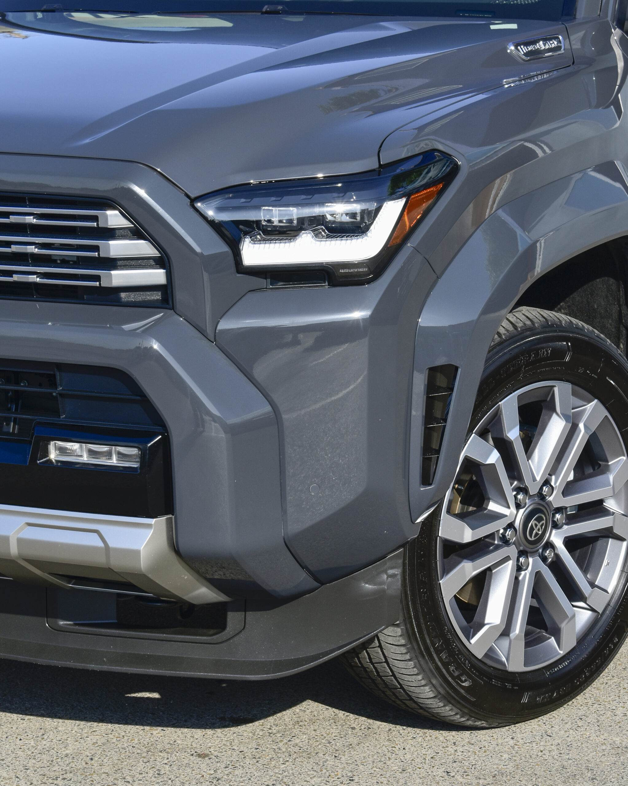 Toyota 4Runner Limited HEV 2025