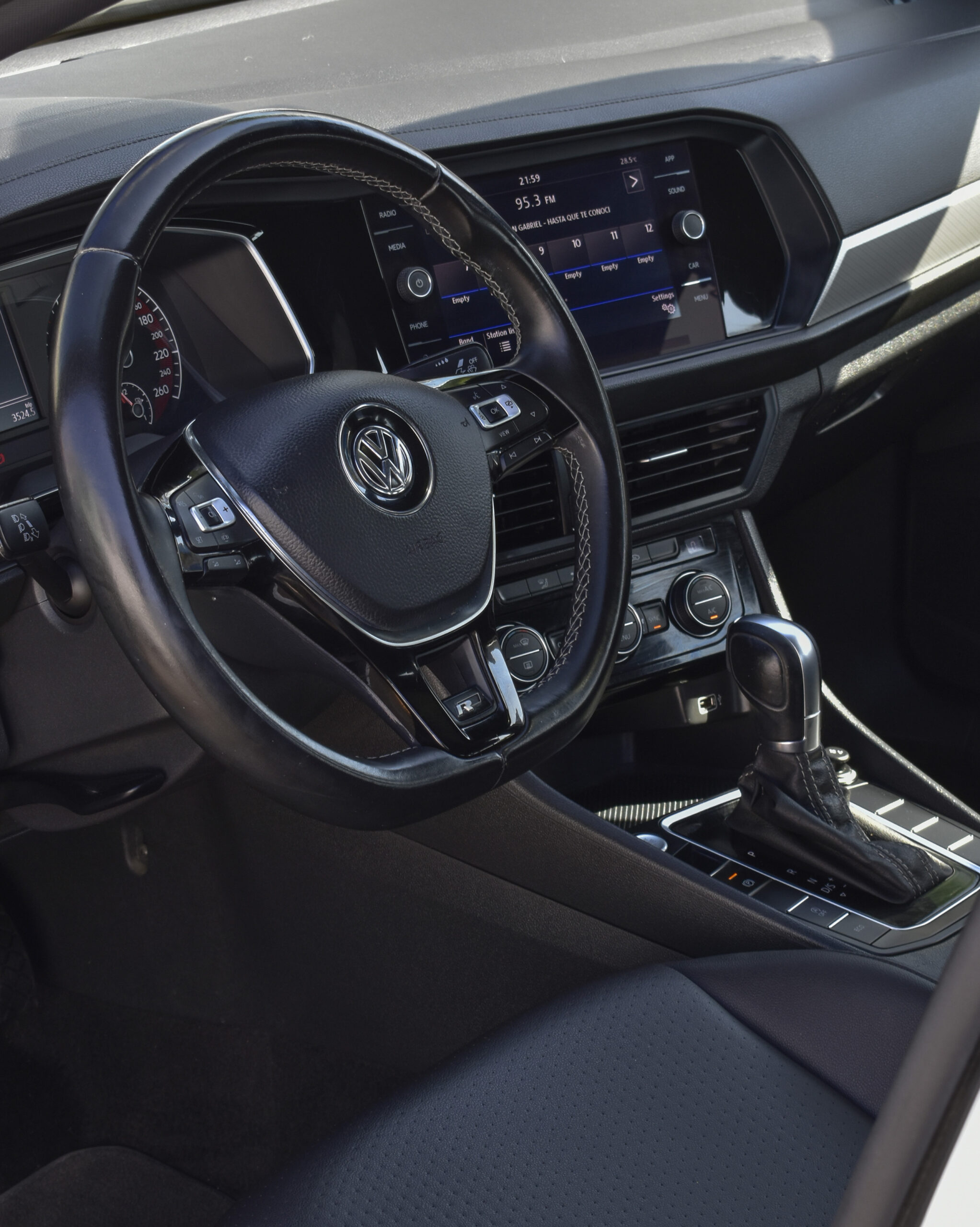 VOLKSWAGEN JETTA R-LINE 2019